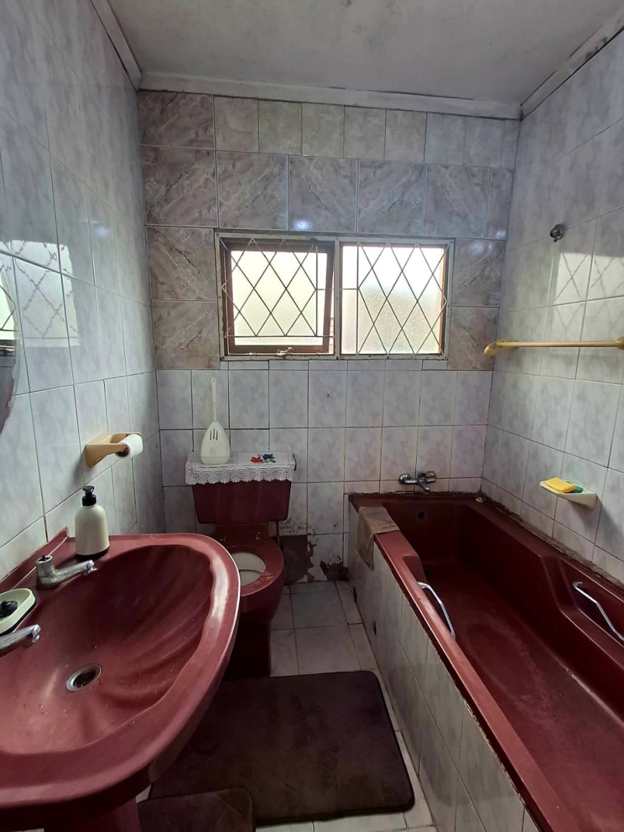 5 Bedroom Property for Sale in Mdantsane Eastern Cape